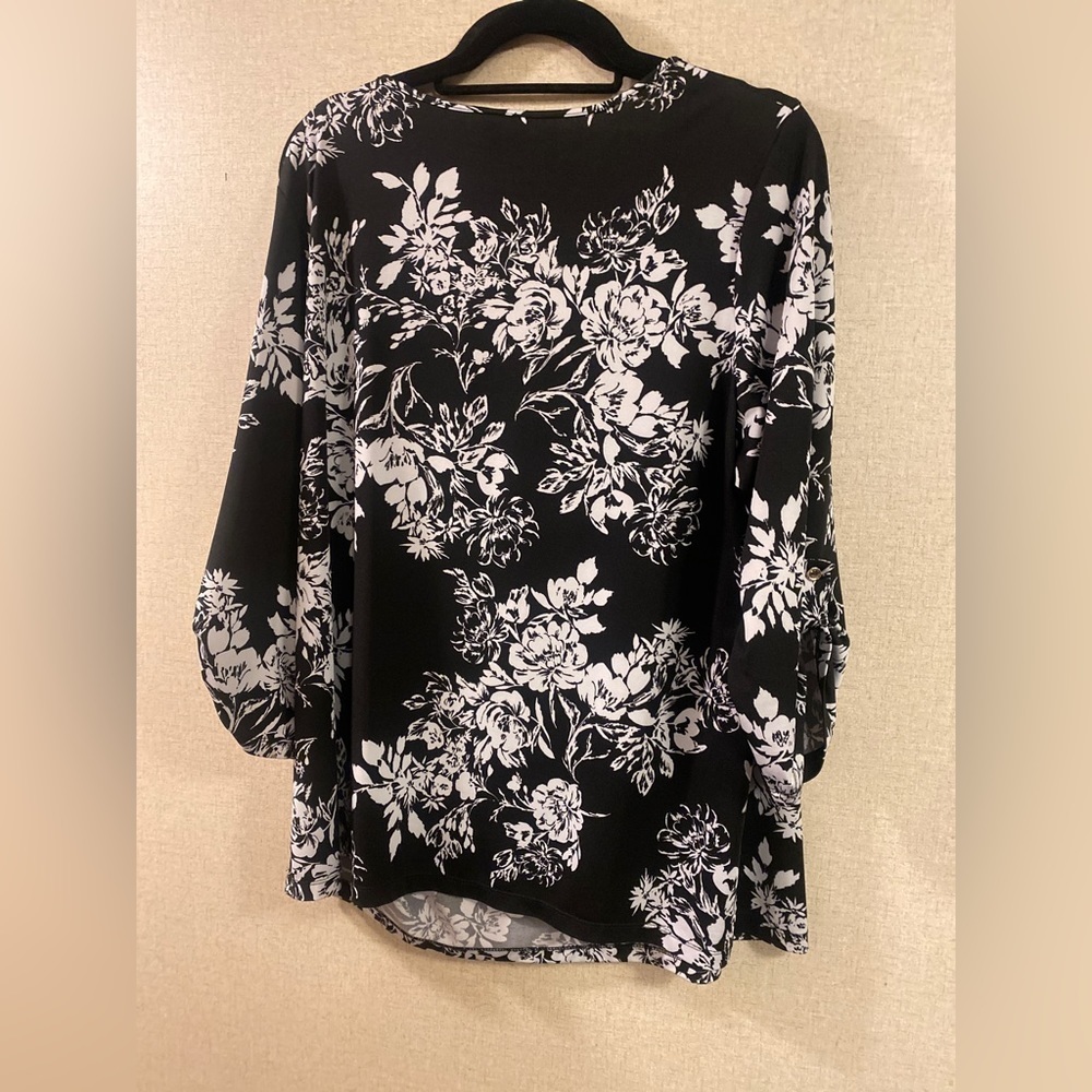 Size 1x PerSeption floral double breasted pocket top with tan sleeves - Picture 5 of 5